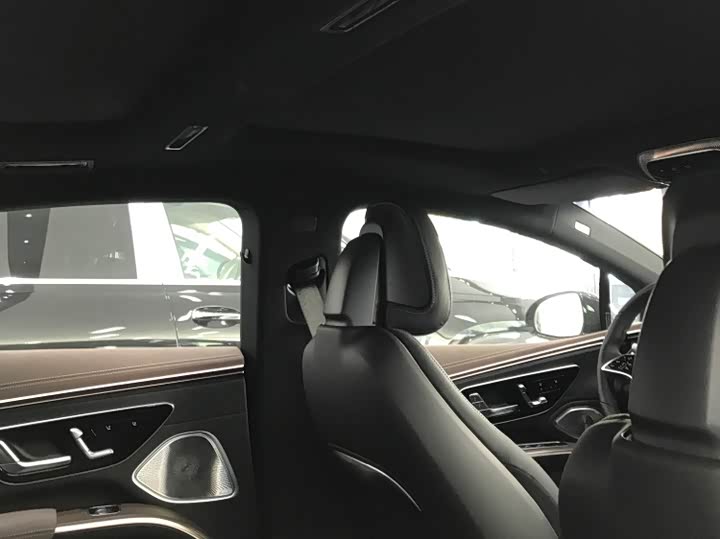 Photo 10 - Mercedes-Benz EQS