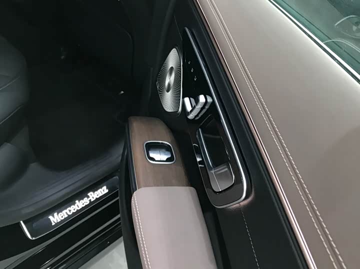 Photo 11 - Mercedes-Benz EQS