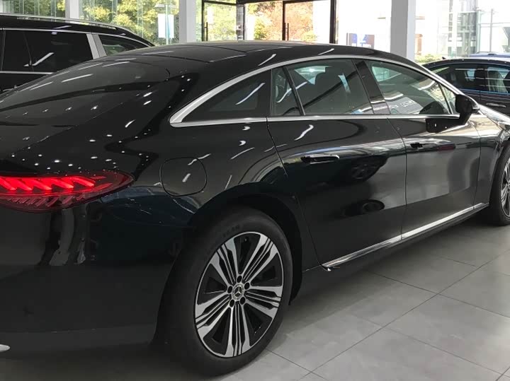 Photo 4 - Mercedes-Benz EQS