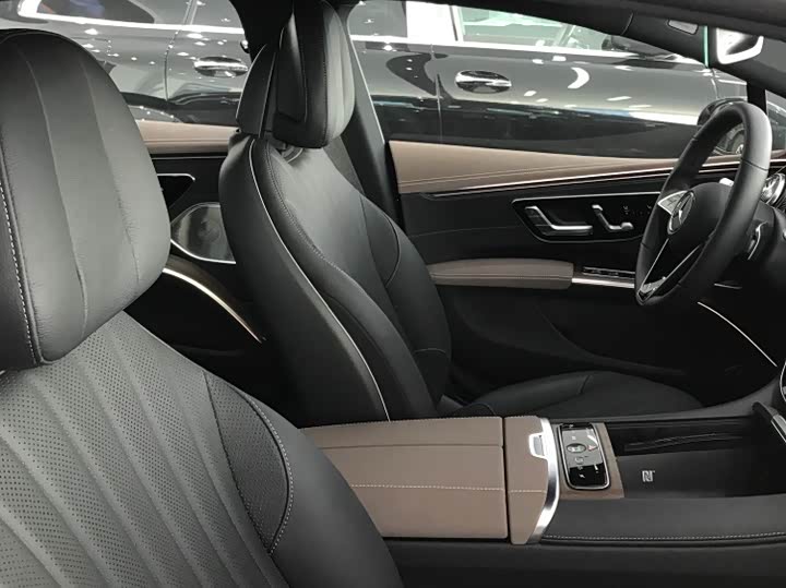 Photo 7 - Mercedes-Benz EQS