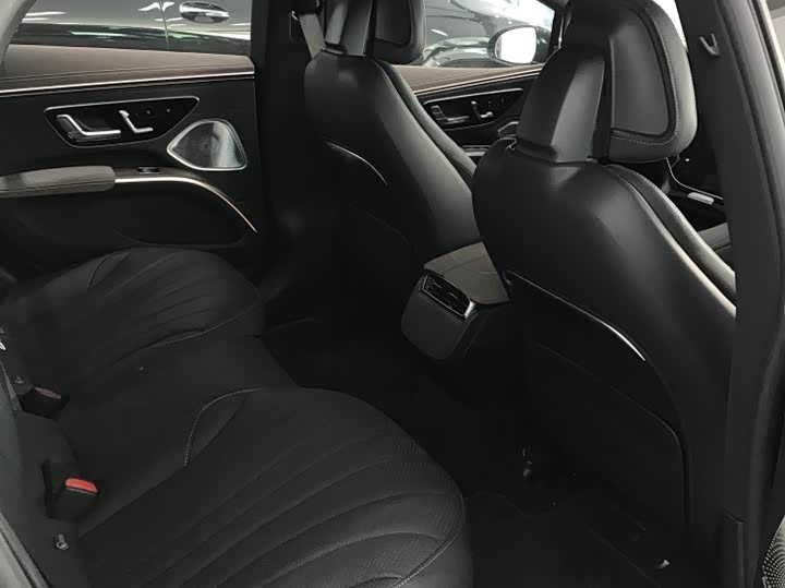 Photo 8 - Mercedes-Benz EQS