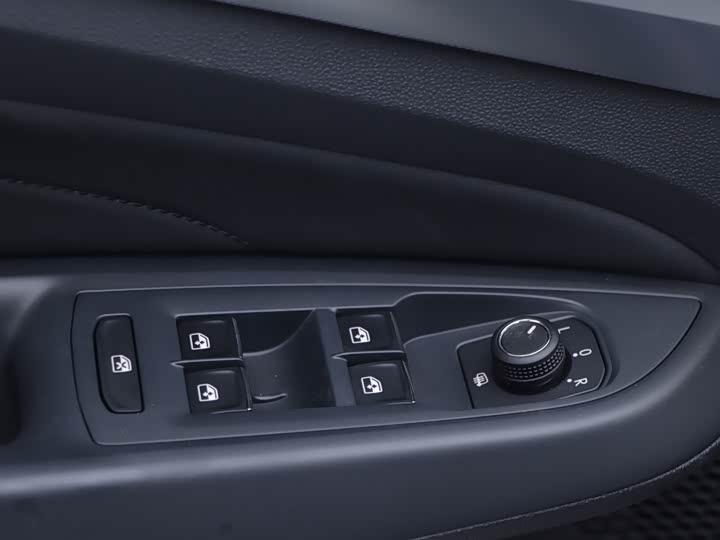 Фото 5 - Volkswagen Passat Hybrid