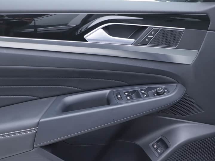 Фото 6 - Volkswagen Passat Hybrid