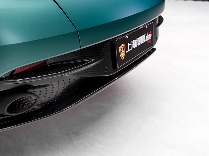 Фото 7 - Aston Martin DB12