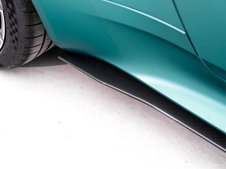 Фото 9 - Aston Martin DB12