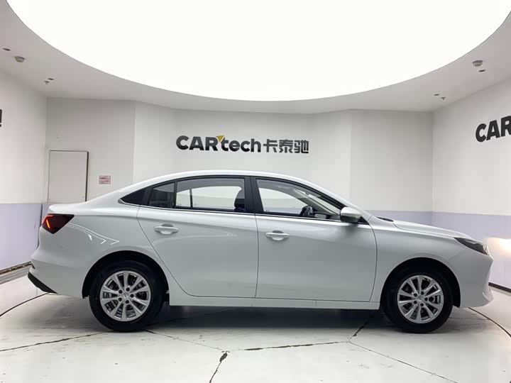 Фото 4 - Roewe i5