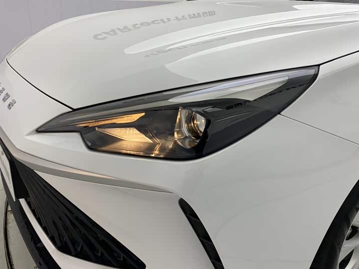 Фото 9 - Roewe i5