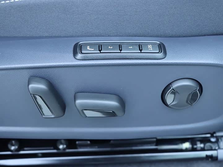 Фото 8 - Volkswagen ID.4 Crozz