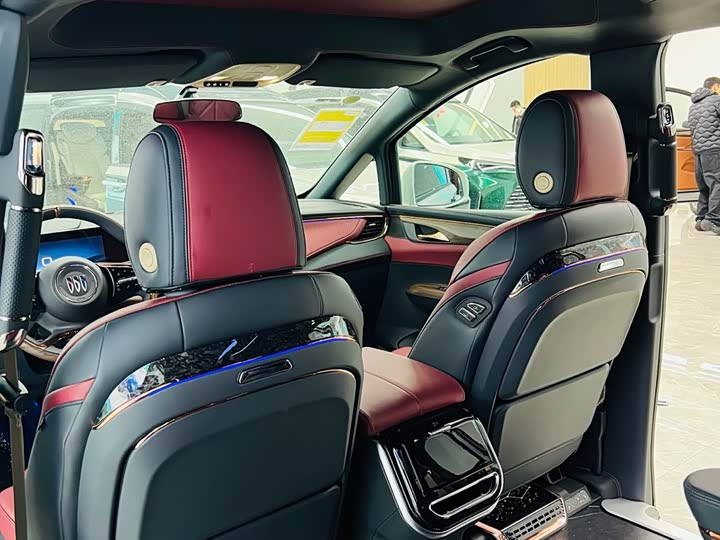 Фото 7 - Buick GL8 ES