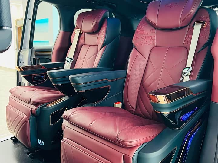 Фото 8 - Buick GL8 ES