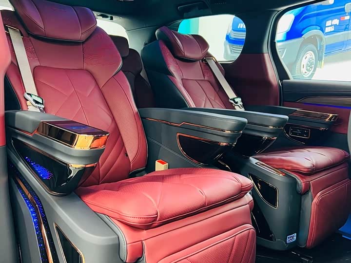 Фото 9 - Buick GL8 ES