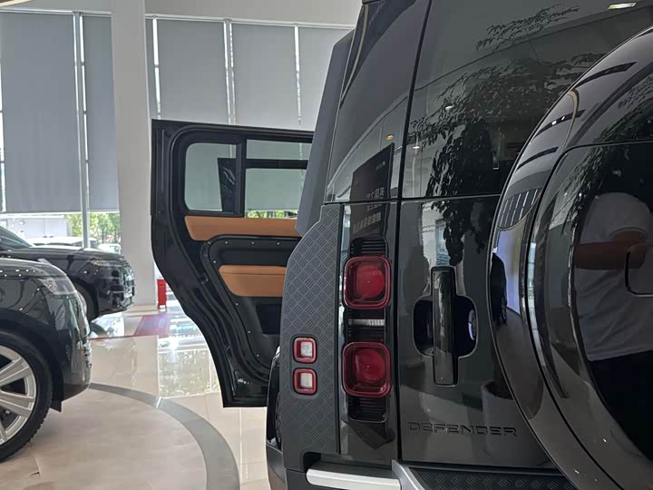 Фото 11 - Land Rover Defender