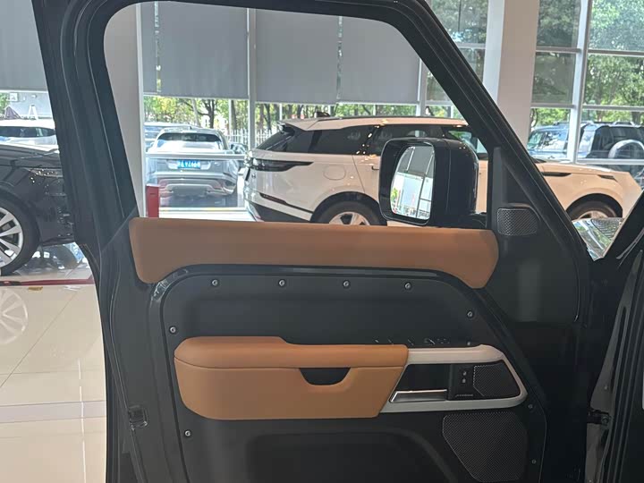 Фото 6 - Land Rover Defender