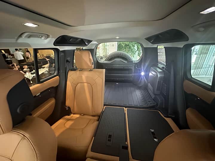 Фото 8 - Land Rover Defender