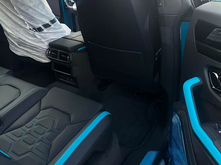 Фото 10 - Lamborghini Urus SE