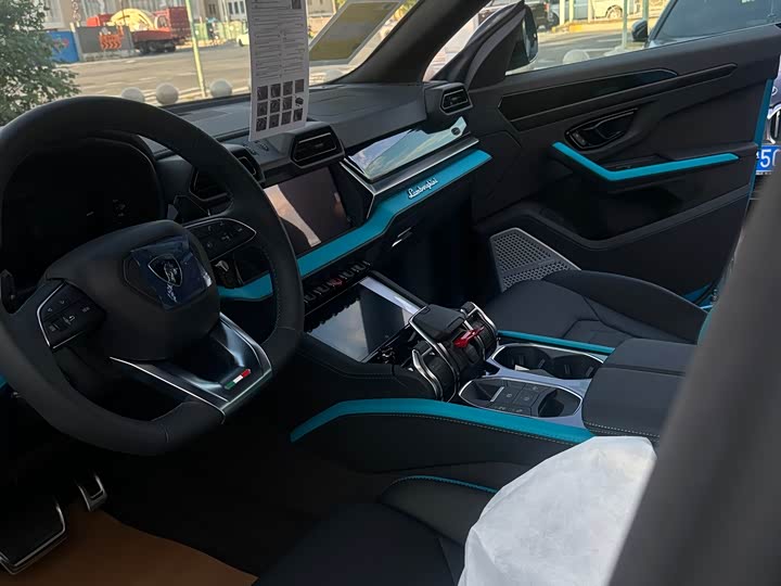 Фото 12 - Lamborghini Urus SE