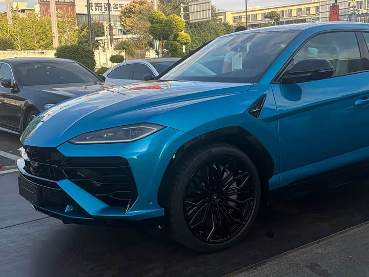 Фото 3 - Lamborghini Urus SE