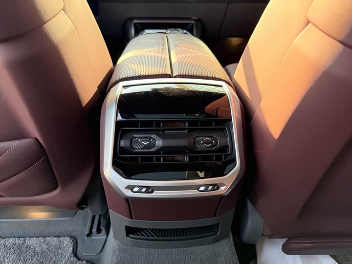 Фото 18 - BMW 7 Series