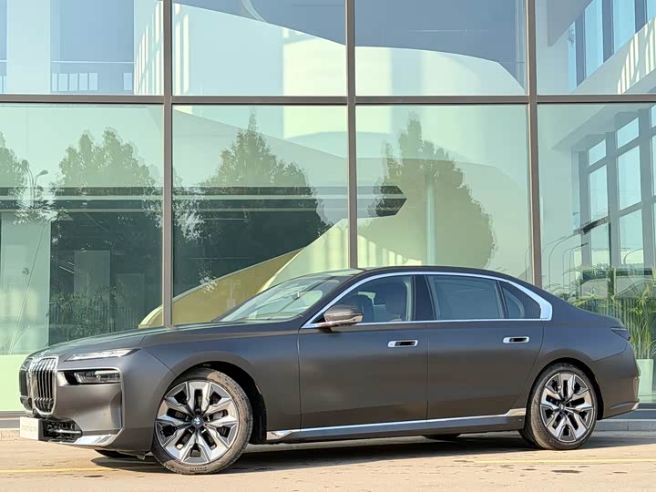 Фото 2 - BMW 7 Series