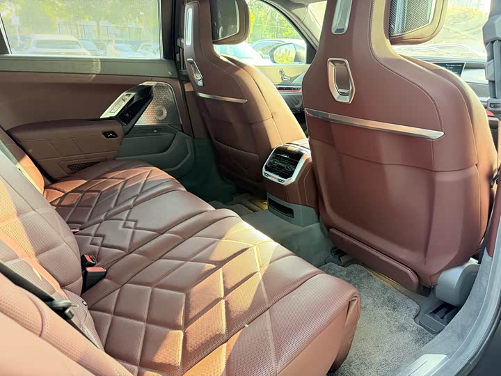 Фото 22 - BMW 7 Series