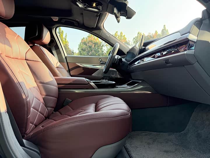 Фото 23 - BMW 7 Series