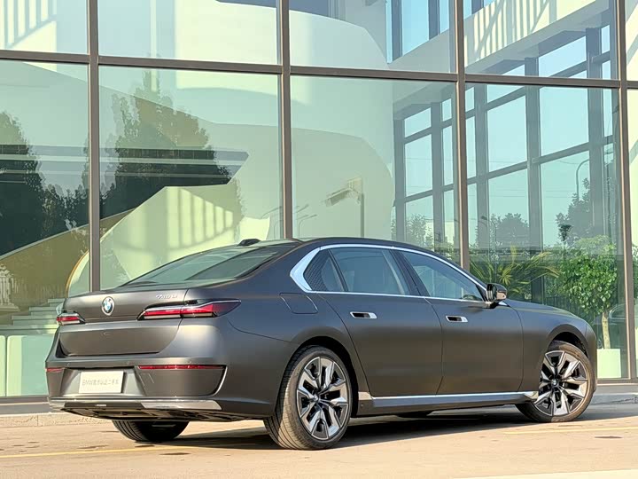 Фото 26 - BMW 7 Series