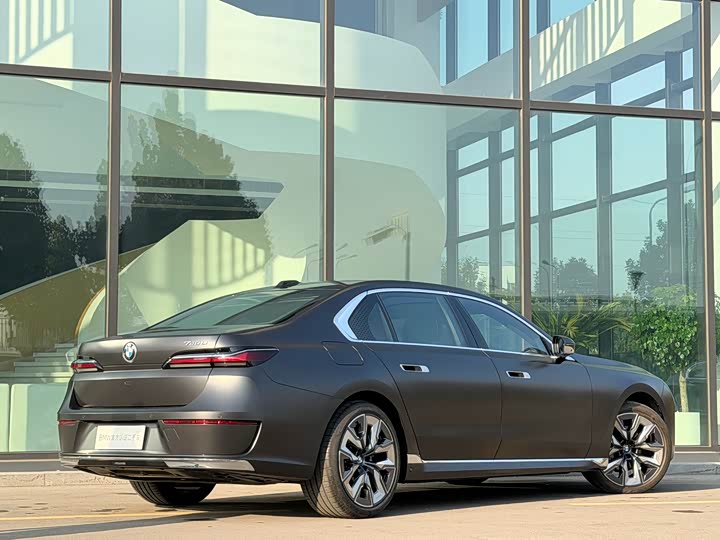 Фото 27 - BMW 7 Series