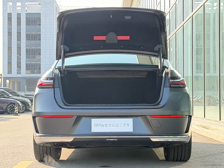 Фото 28 - BMW 7 Series