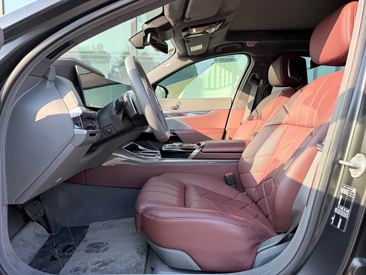 Фото 8 - BMW 7 Series