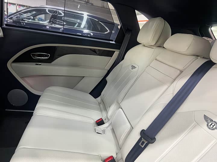 Фото 16 - Bentley Bentayga