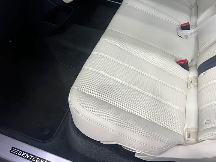 Фото 17 - Bentley Bentayga