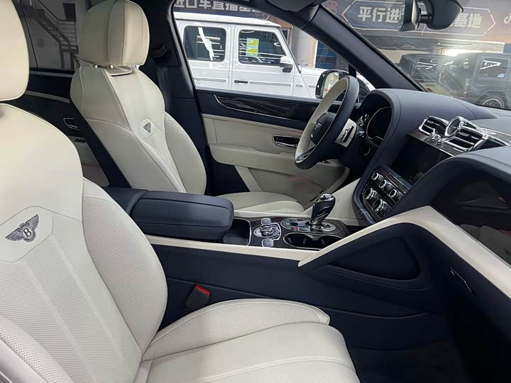 Фото 20 - Bentley Bentayga