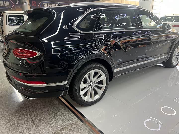 Фото 23 - Bentley Bentayga