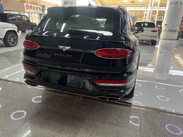 Фото 24 - Bentley Bentayga