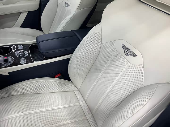 Фото 9 - Bentley Bentayga
