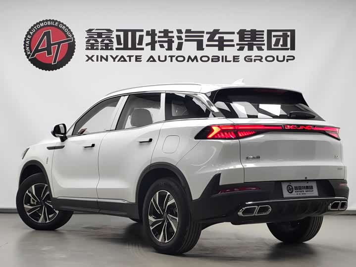 Фото 2 - Beijing X7