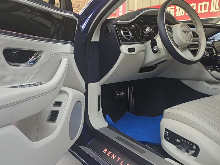 Фото 9 - Bentley Flying Spur