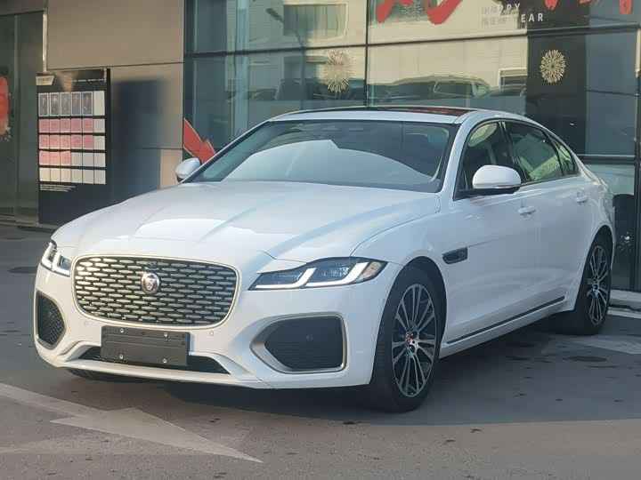 Фото 1 - Jaguar XF L