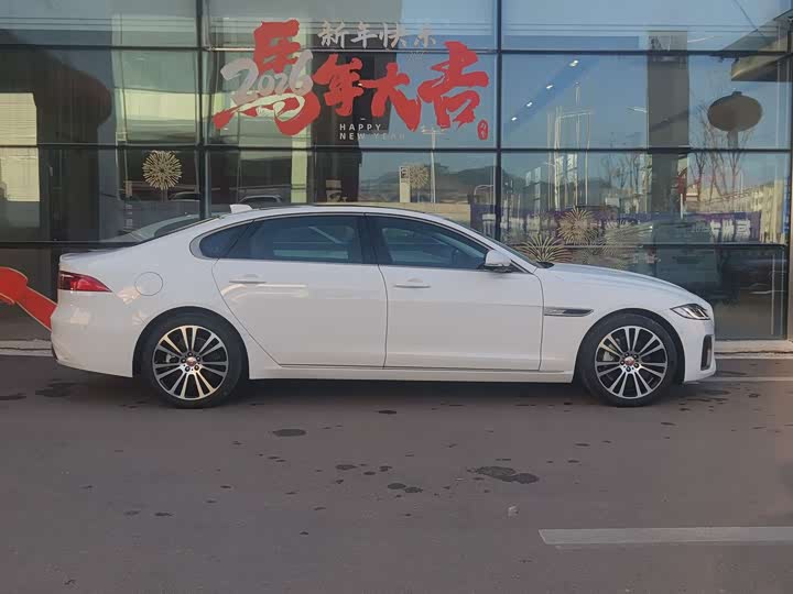 Фото 4 - Jaguar XF L