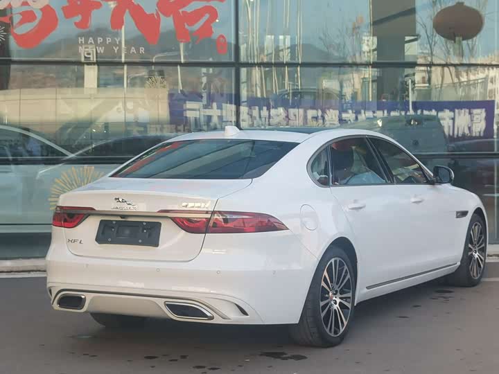 Фото 9 - Jaguar XF L