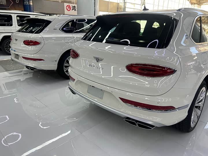 Фото 11 - Bentley Bentayga