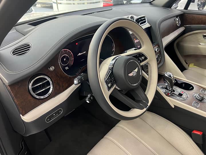 Фото 12 - Bentley Bentayga