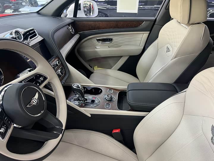 Фото 13 - Bentley Bentayga