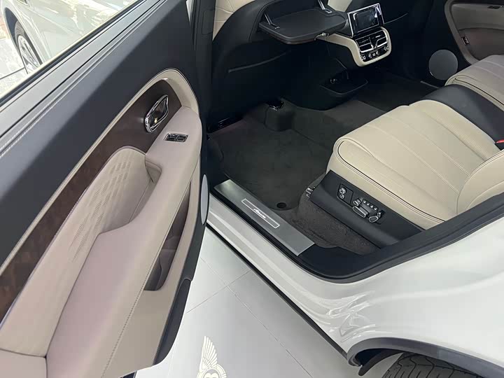 Фото 20 - Bentley Bentayga