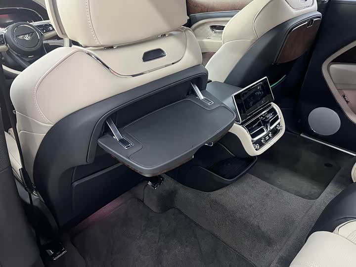 Фото 22 - Bentley Bentayga