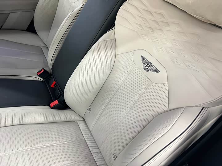 Фото 24 - Bentley Bentayga