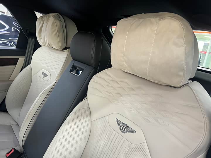 Фото 25 - Bentley Bentayga