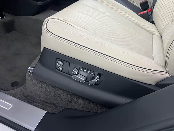 Фото 27 - Bentley Bentayga