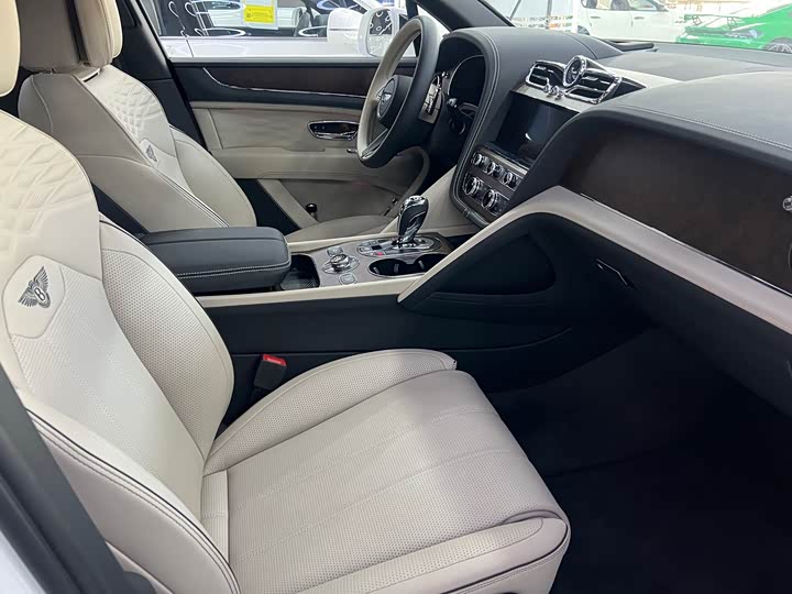 Фото 28 - Bentley Bentayga