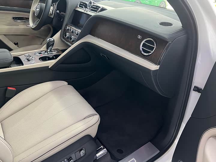 Фото 29 - Bentley Bentayga